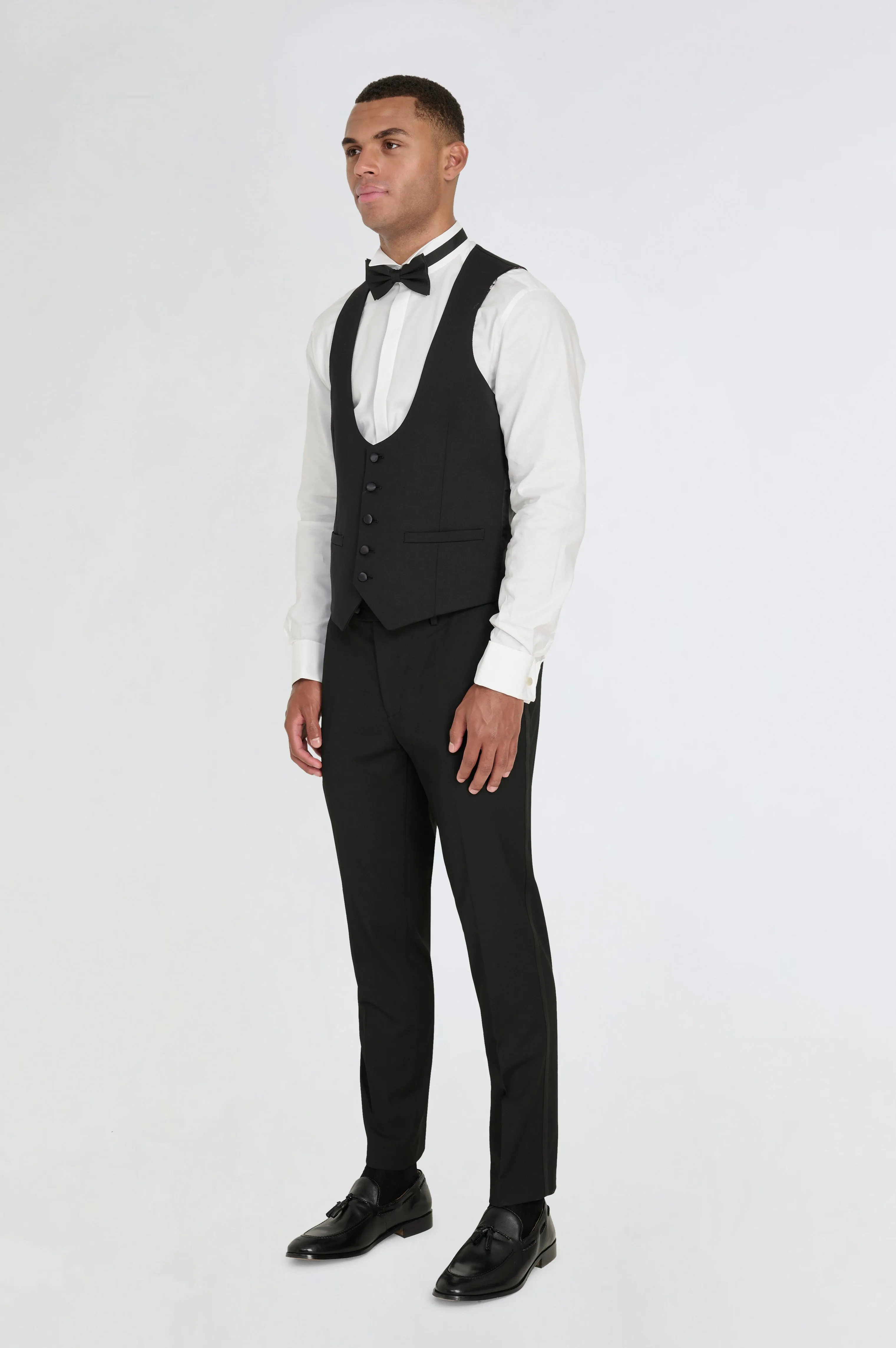 Oliver Three Piece Wool Slim Fit Dinner Suit in Black