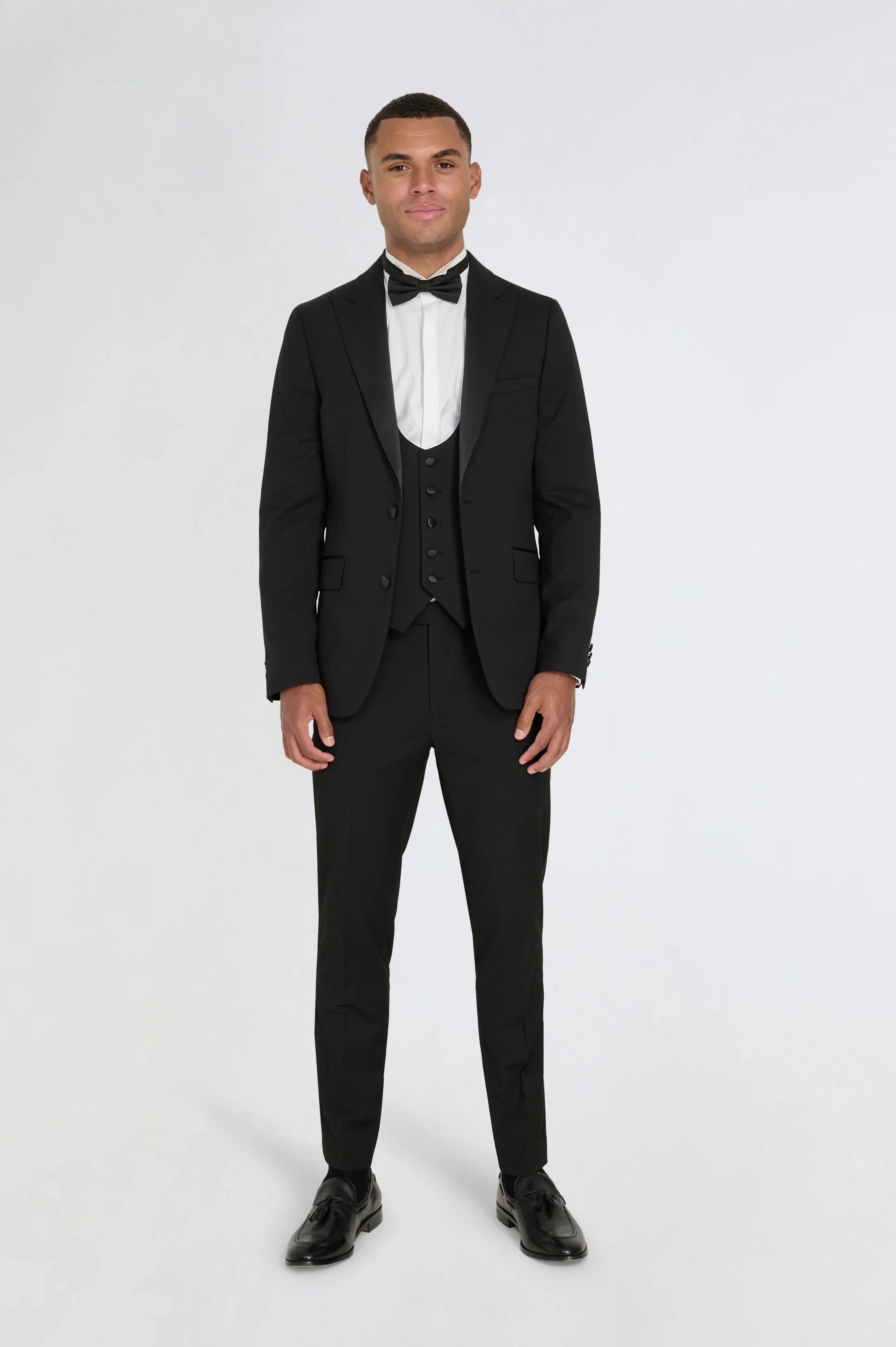 Oliver Three Piece Wool Slim Fit Dinner Suit in Black